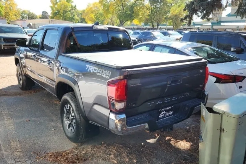 2018 Toyota Tacoma TRD Off-Road V6 photo 1