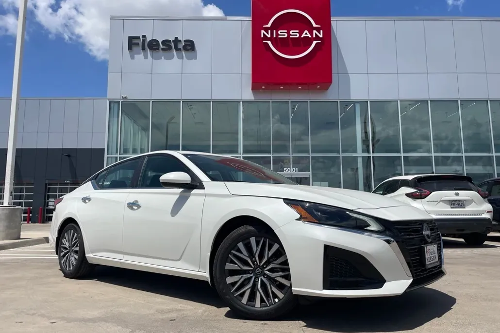 2025 Nissan Altima SV photo 1