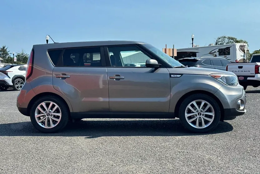 2018 Kia Soul Plus photo 1