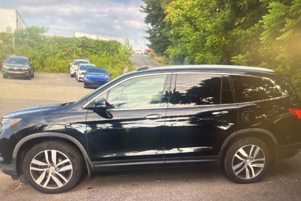 2017 Honda Pilot Touring photo 1