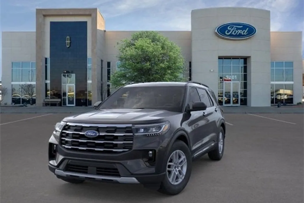 2025 Ford Explorer photo 1
