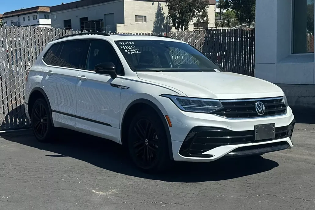 2022 Volkswagen Tiguan SE R-Line Black photo 1