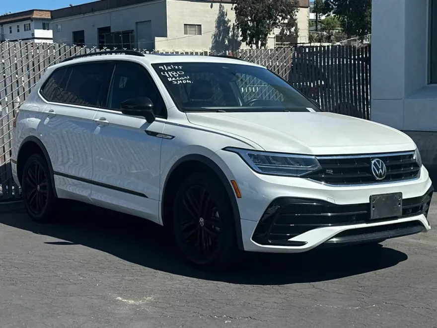 2022 Volkswagen Tiguan SE R-Line Black photo 1