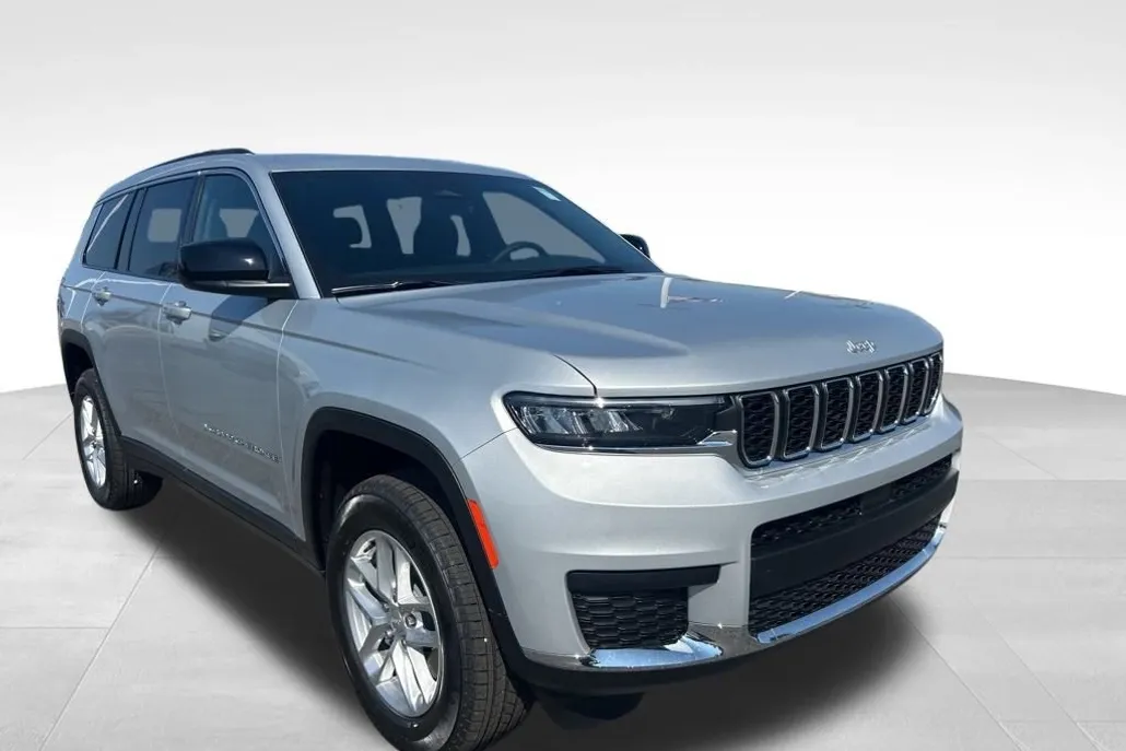 2025 Jeep Grand Cherokee Laredo photo 1