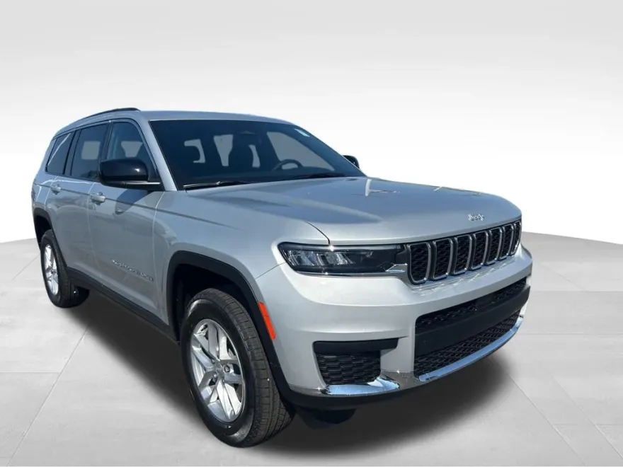 2025 Jeep Grand Cherokee Laredo photo 1