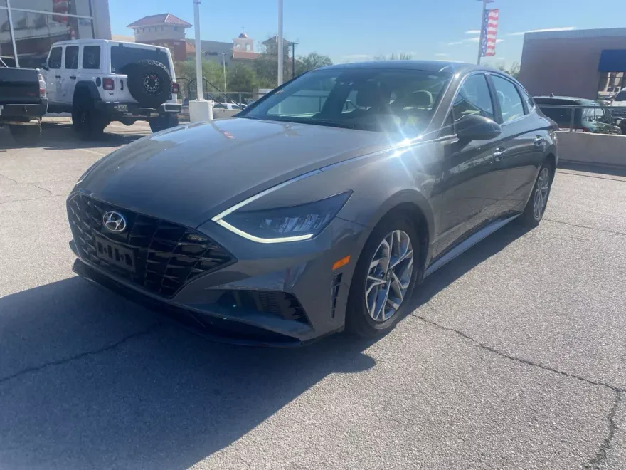 2022 Hyundai Sonata SEL photo 1