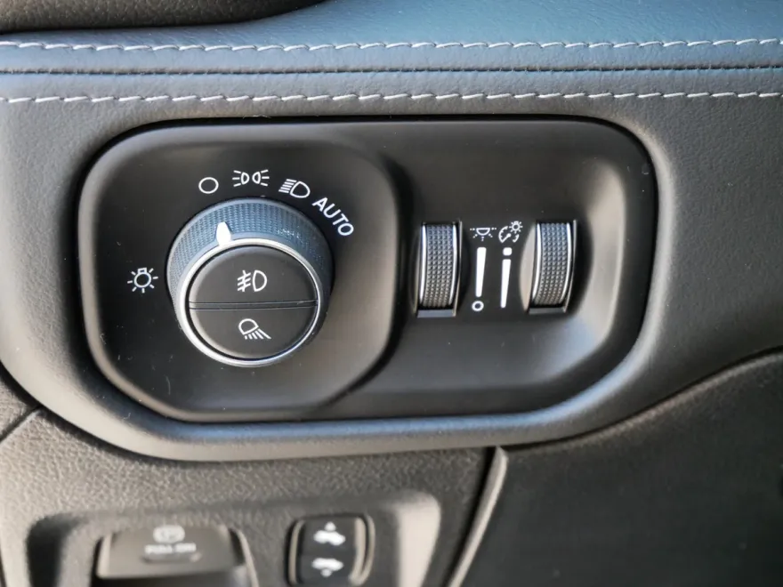 2020 Ram 1500 Limited photo 9