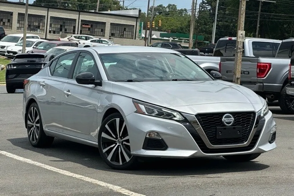 2022 Nissan Altima 2.5 SR photo 1