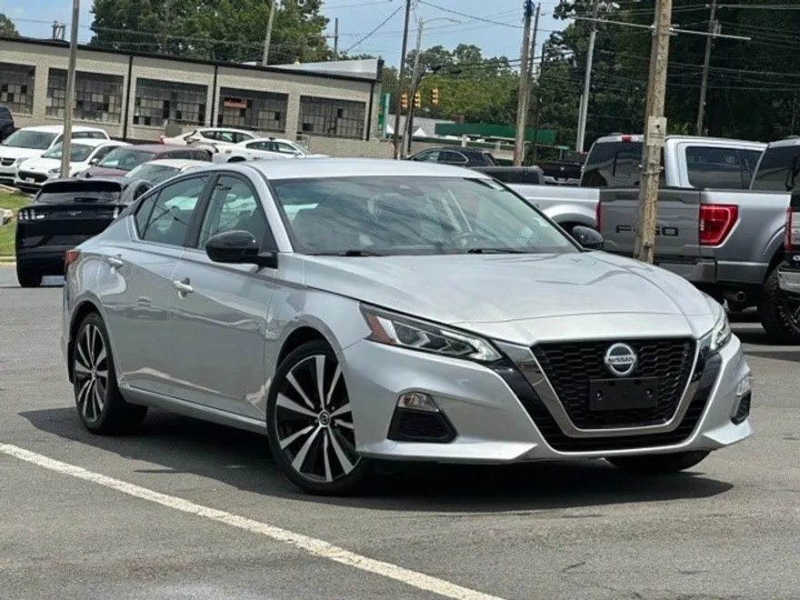 2022 Nissan Altima 2.5 SR photo 1