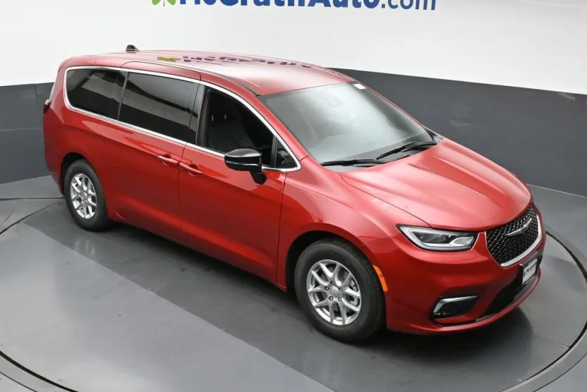 2026 Chrysler Pacifica photo 1
