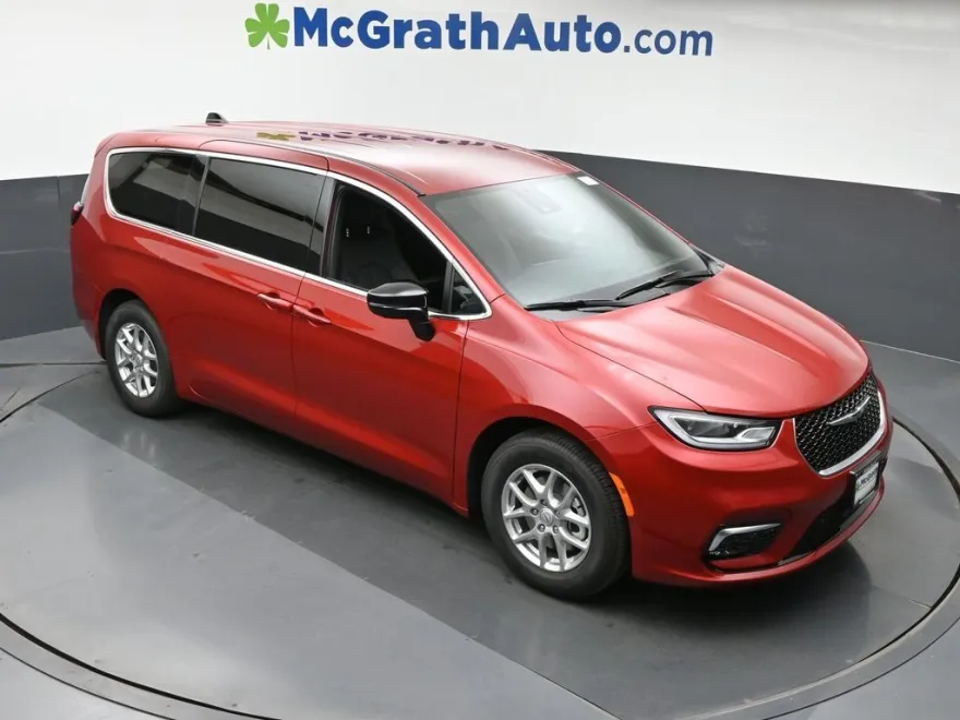 2026 Chrysler Pacifica photo 1