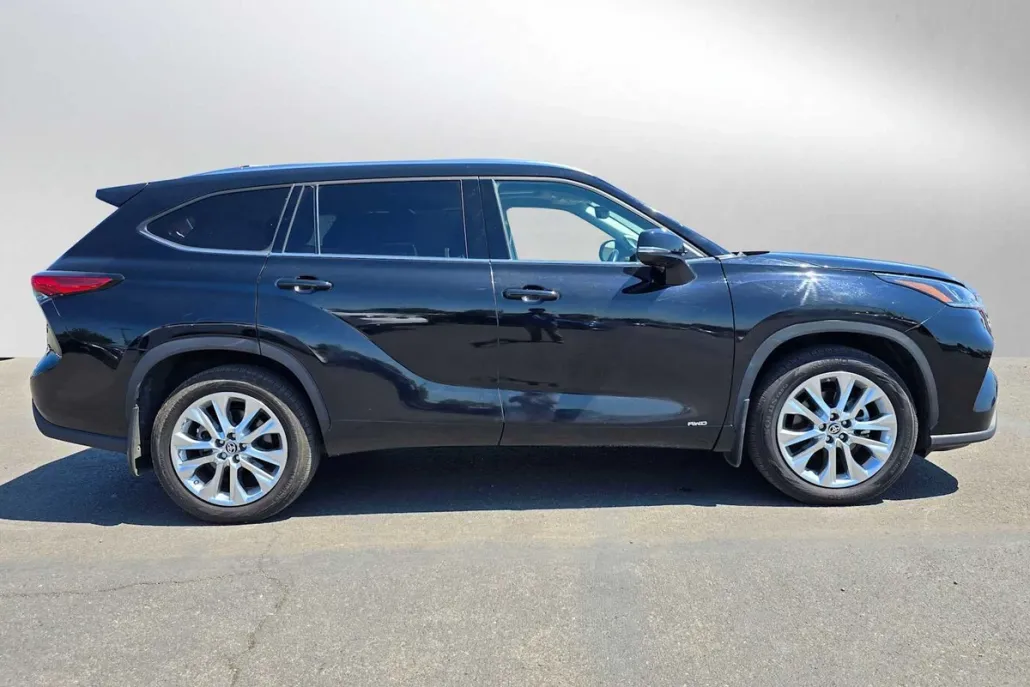2022 Toyota Highlander Hybrid Limited photo 1