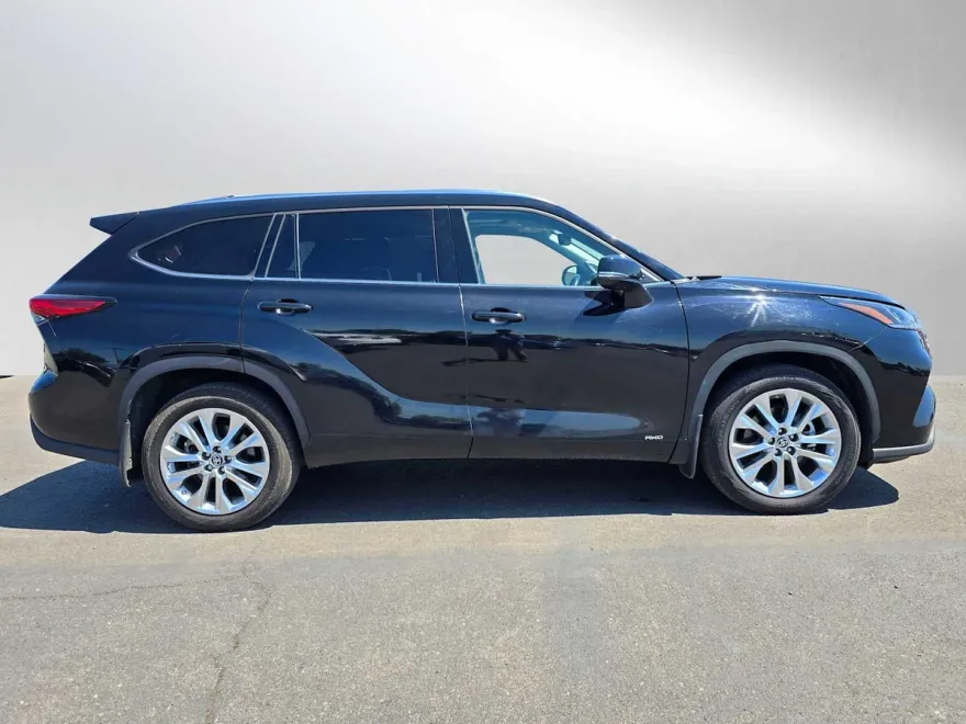 2022 Toyota Highlander Hybrid Limited photo 1