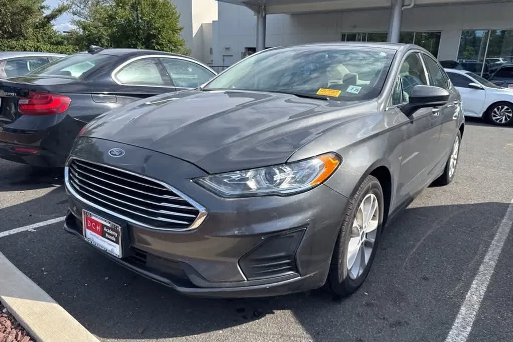 2020 Ford Fusion SE photo 1