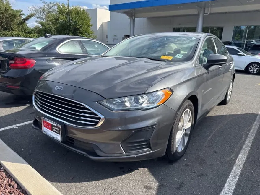 2020 Ford Fusion SE photo 1