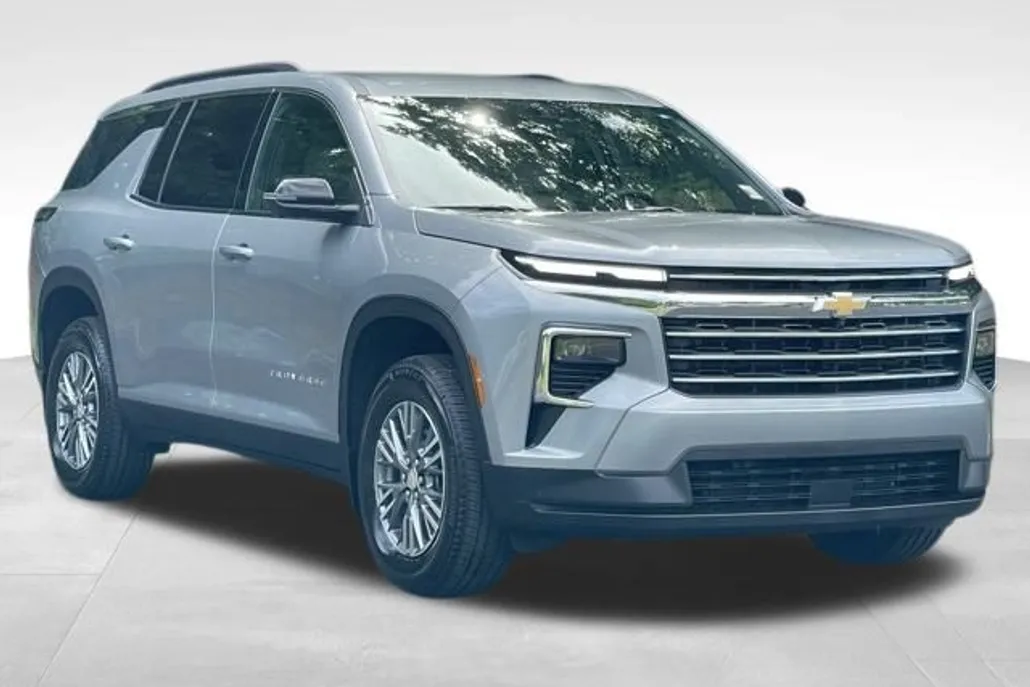 2025 Chevrolet Traverse photo 1