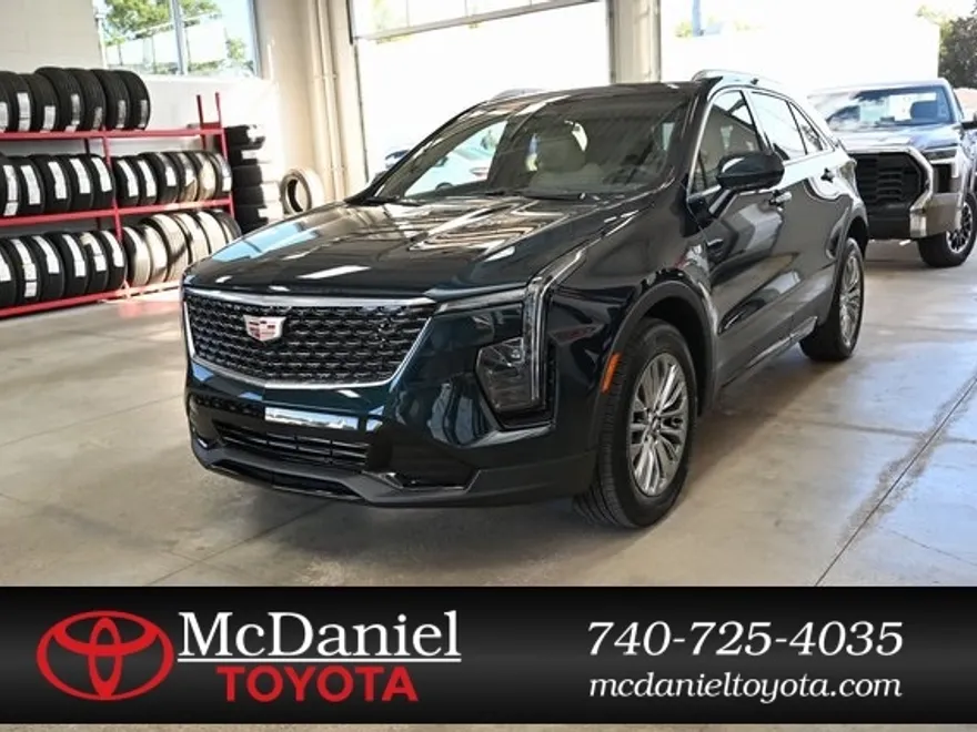 2025 Cadillac XT4 Premium Luxury photo 1