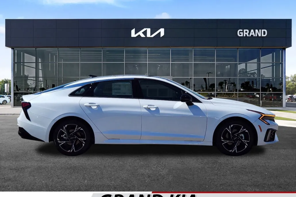 2025 Kia K5 GT-Line photo 1