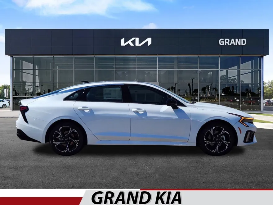 2025 Kia K5 GT-Line photo 1