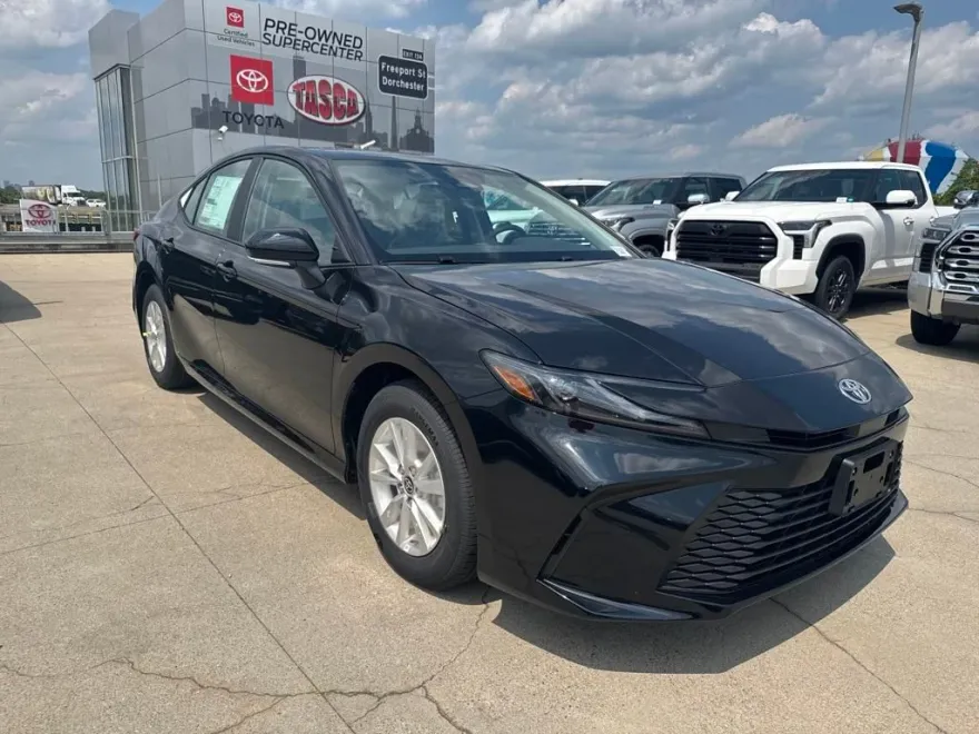 2025 Toyota Camry LE photo 1