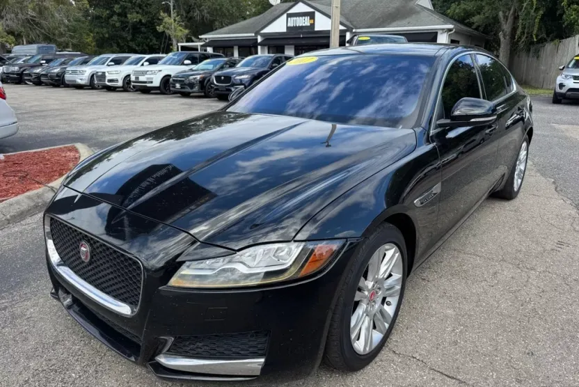2017 Jaguar XF 35t Premium photo 1