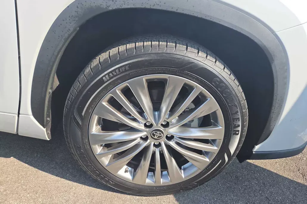 2022 Toyota Highlander Limited photo 1