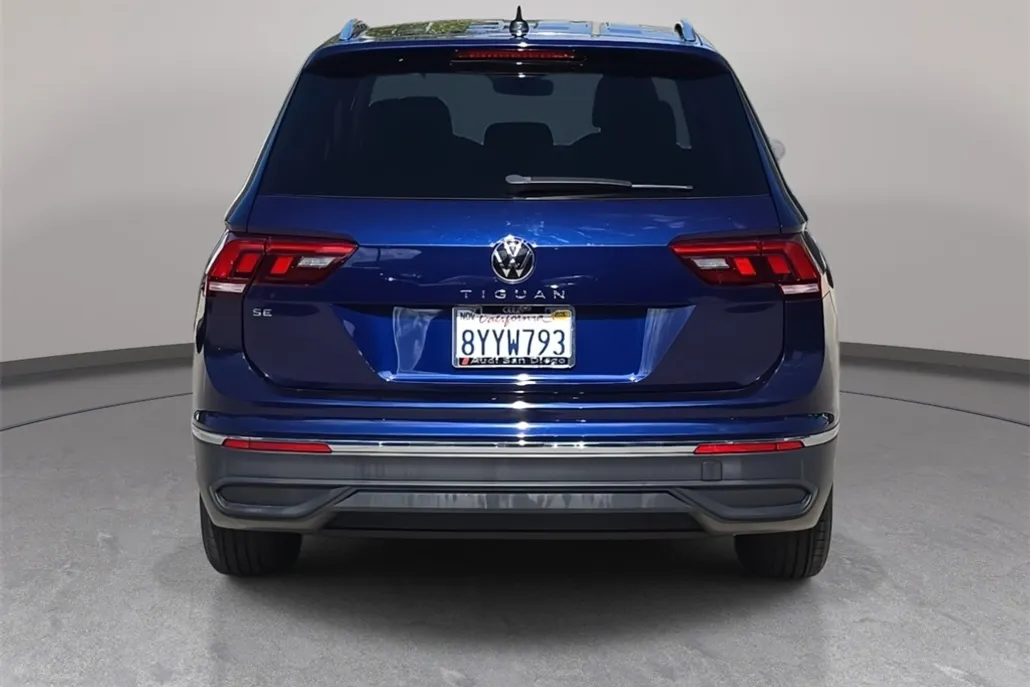 2022 Volkswagen Tiguan SE photo 1