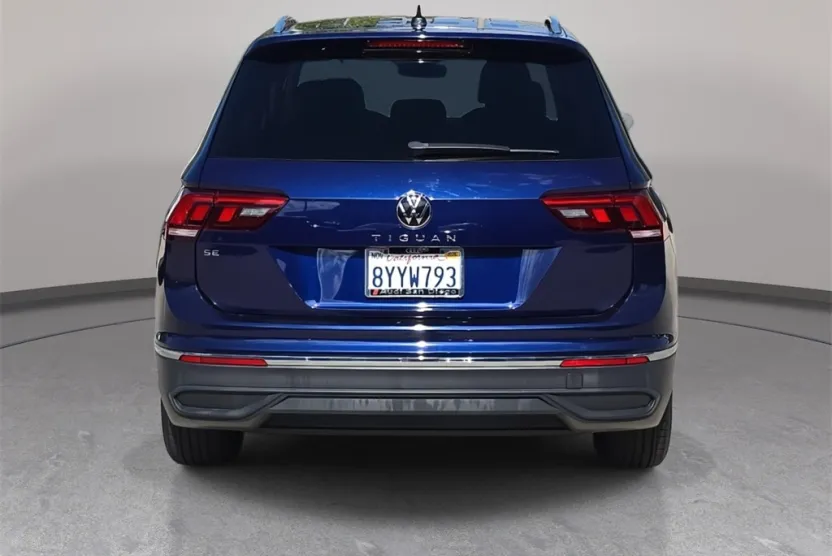 2022 Volkswagen Tiguan SE photo 1
