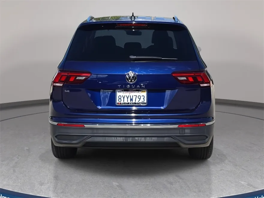 2022 Volkswagen Tiguan SE photo 1