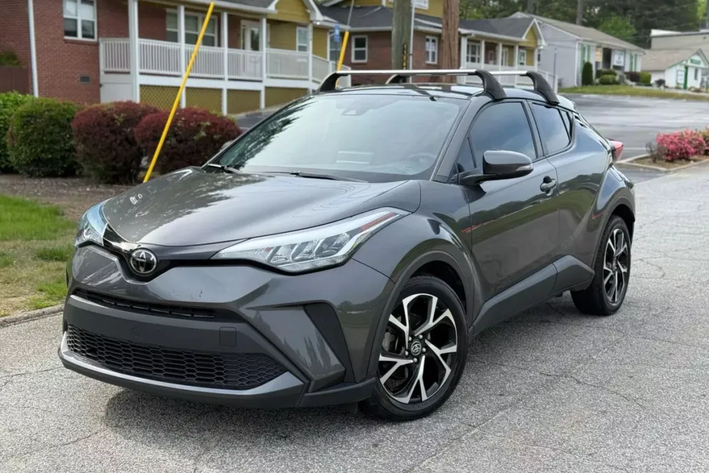 2022 Toyota C-HR XLE photo 1