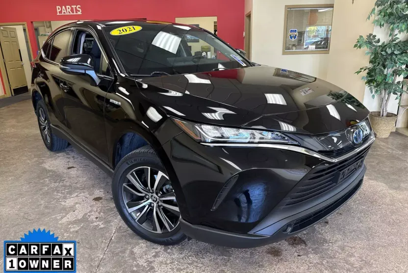 2021 Toyota Venza LE photo 1