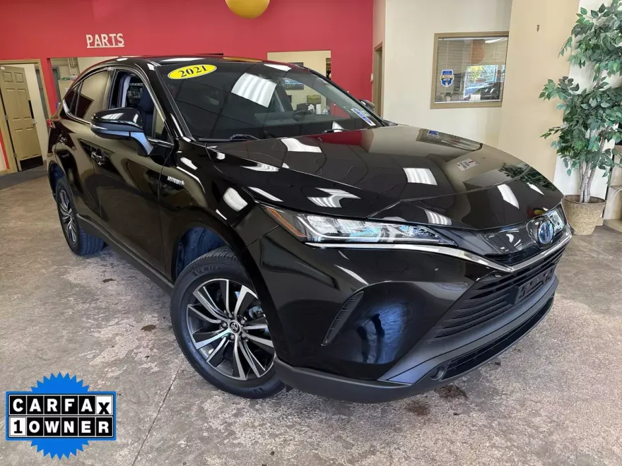 2021 Toyota Venza LE photo 1