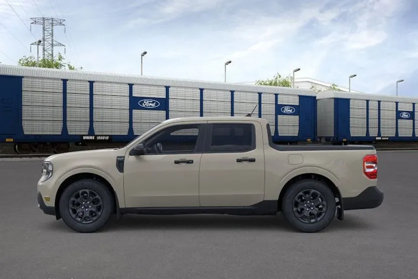 2025 Ford Maverick XLT photo 1
