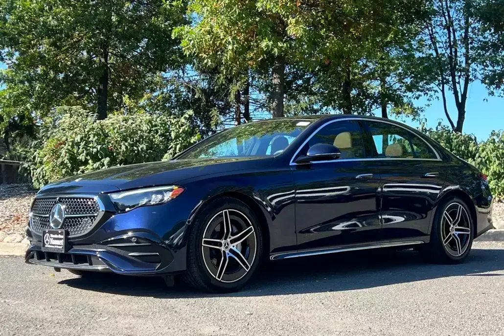 2025 Mercedes Benz E 350 4MATIC photo 1