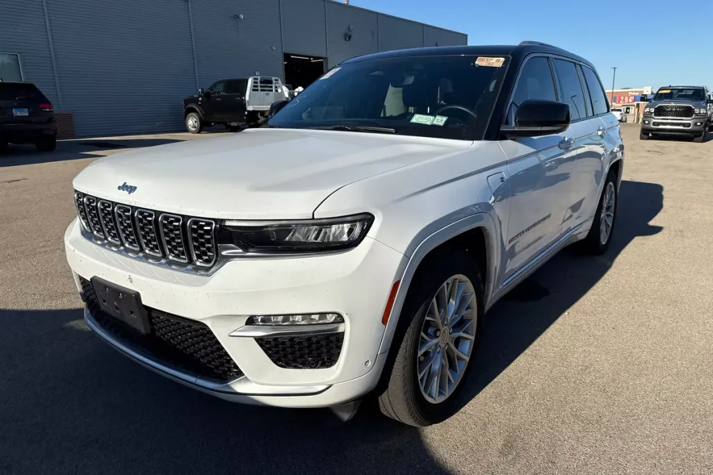 2023 Jeep Cherokee Summit Reserve 4xe photo 1