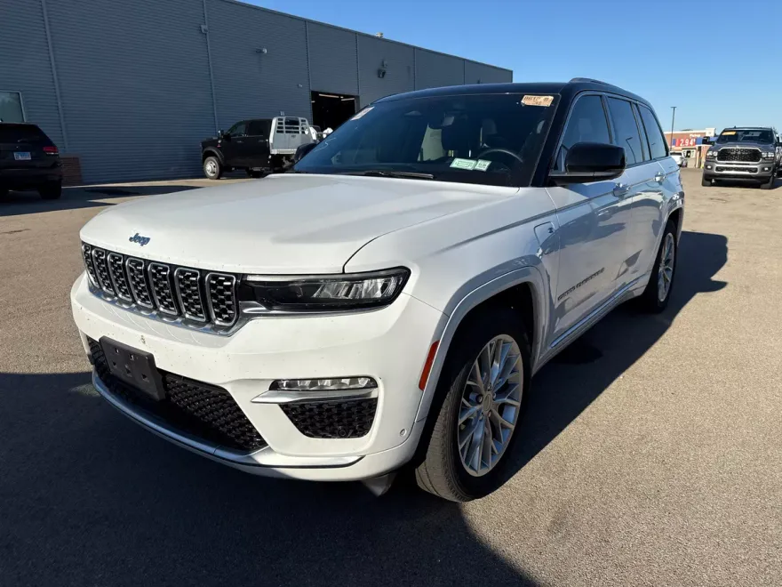 2023 Jeep Cherokee Summit Reserve 4xe photo 1