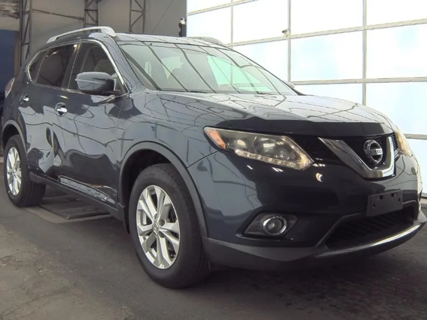 2016 Nissan Rogue SV photo 1