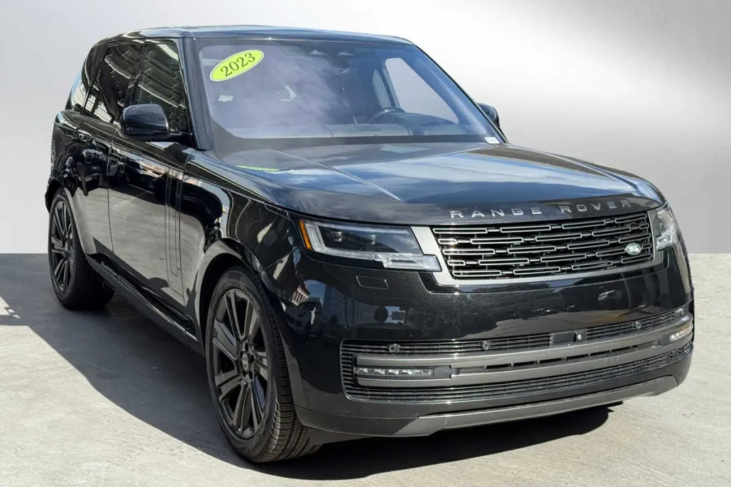 2023 Land Rover Range Rover SE photo 1