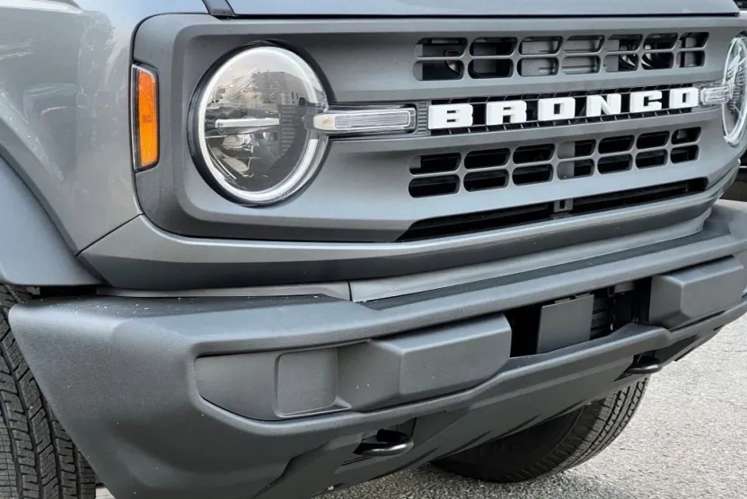 2025 Ford Bronco Base photo 1