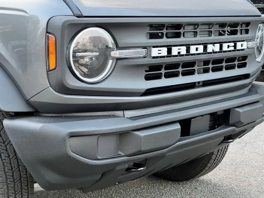2025 Ford Bronco Base photo 1