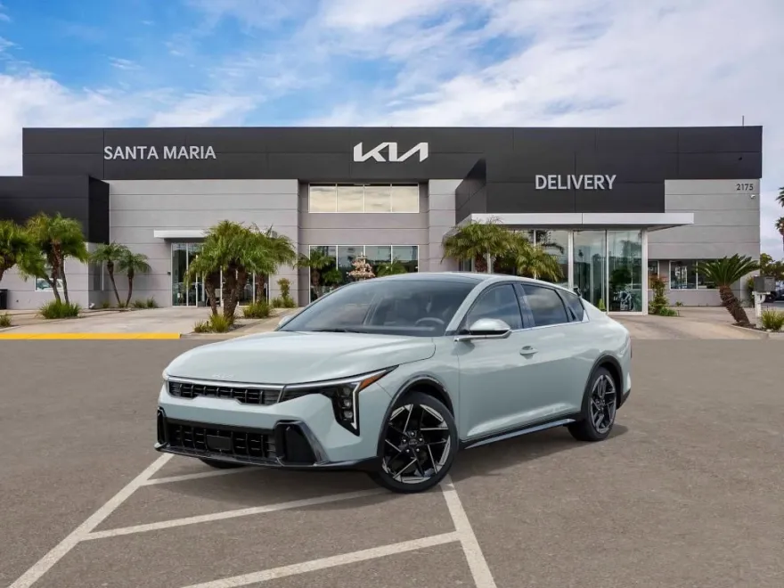 2025 Kia K4 GT-Line photo 1