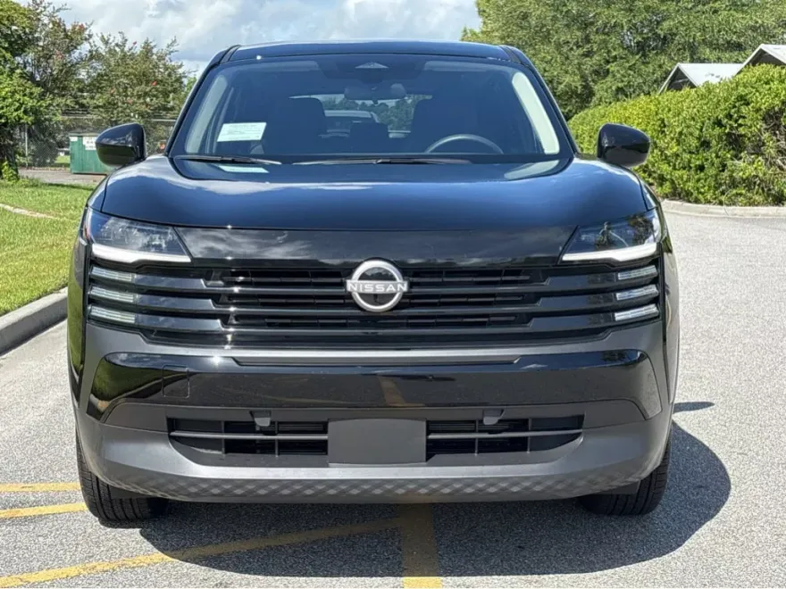 2025 Nissan Kicks SV photo 1