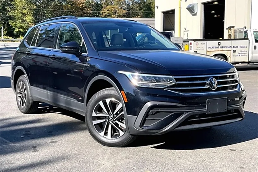 2022 Volkswagen Tiguan S photo 1