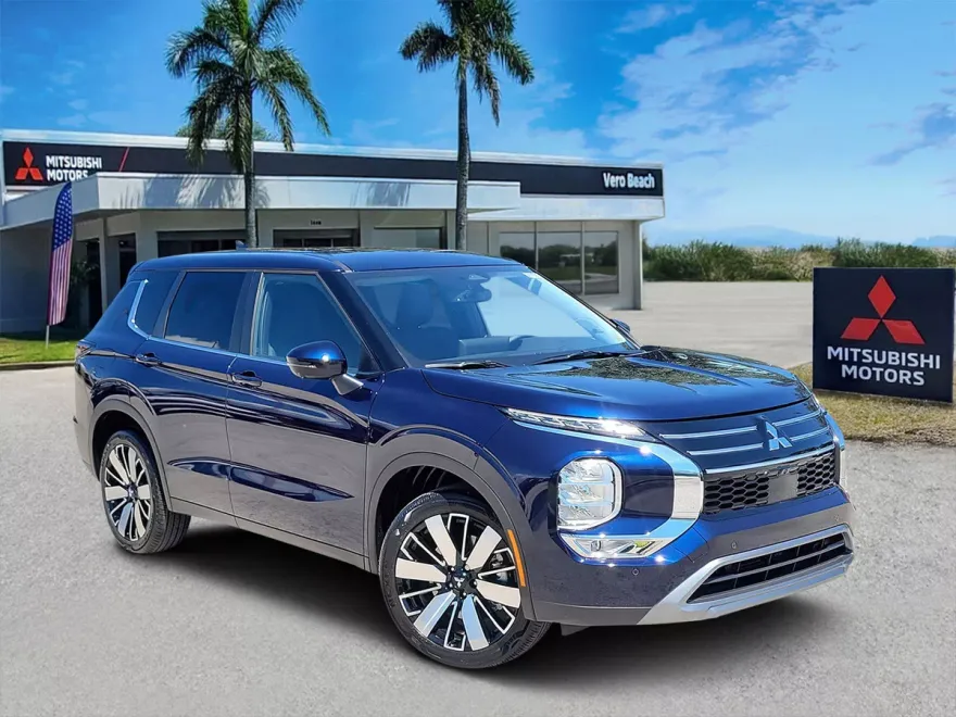 2025 Mitsubishi Outlander SE photo 1