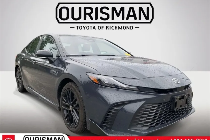 2025 Toyota Camry SE photo 1