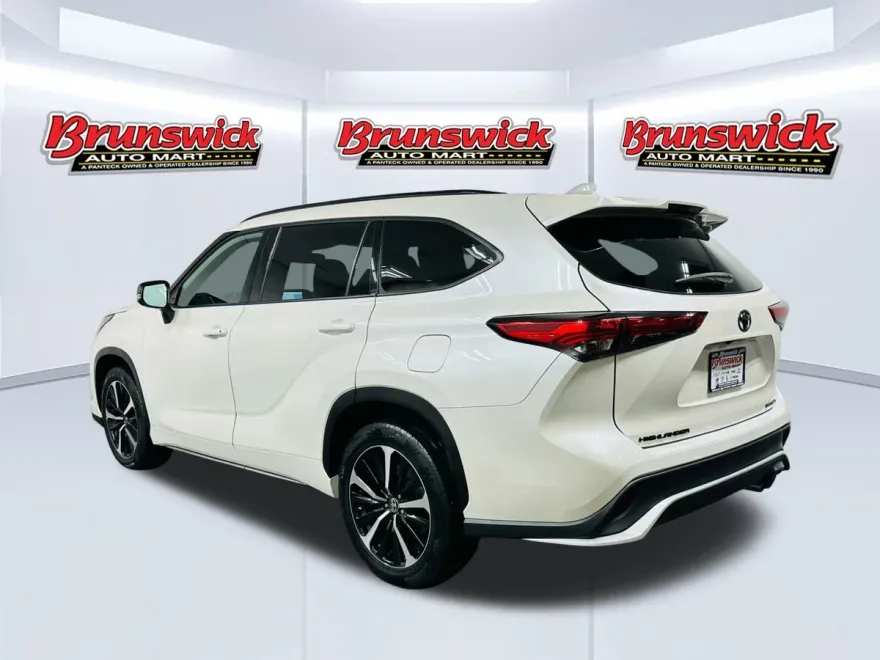 2021 Toyota Highlander XSE photo 1