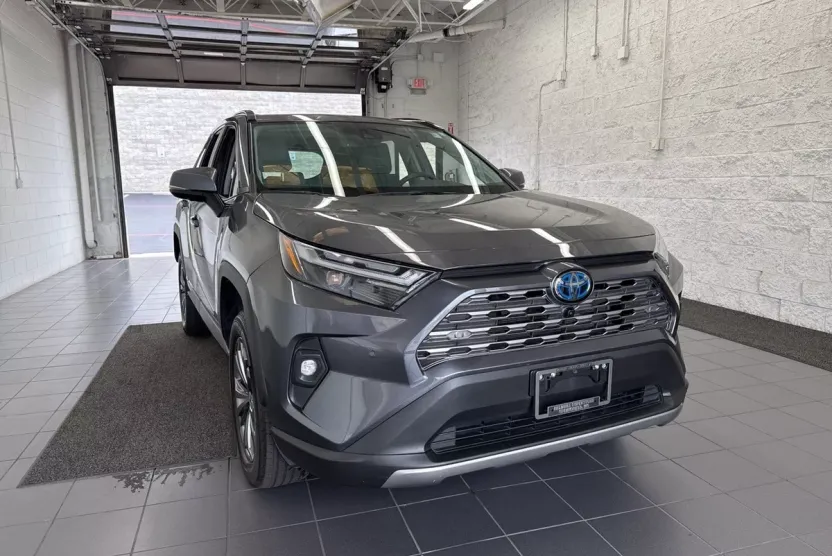 2024 Toyota RAV4 Hybrid Limited photo 1