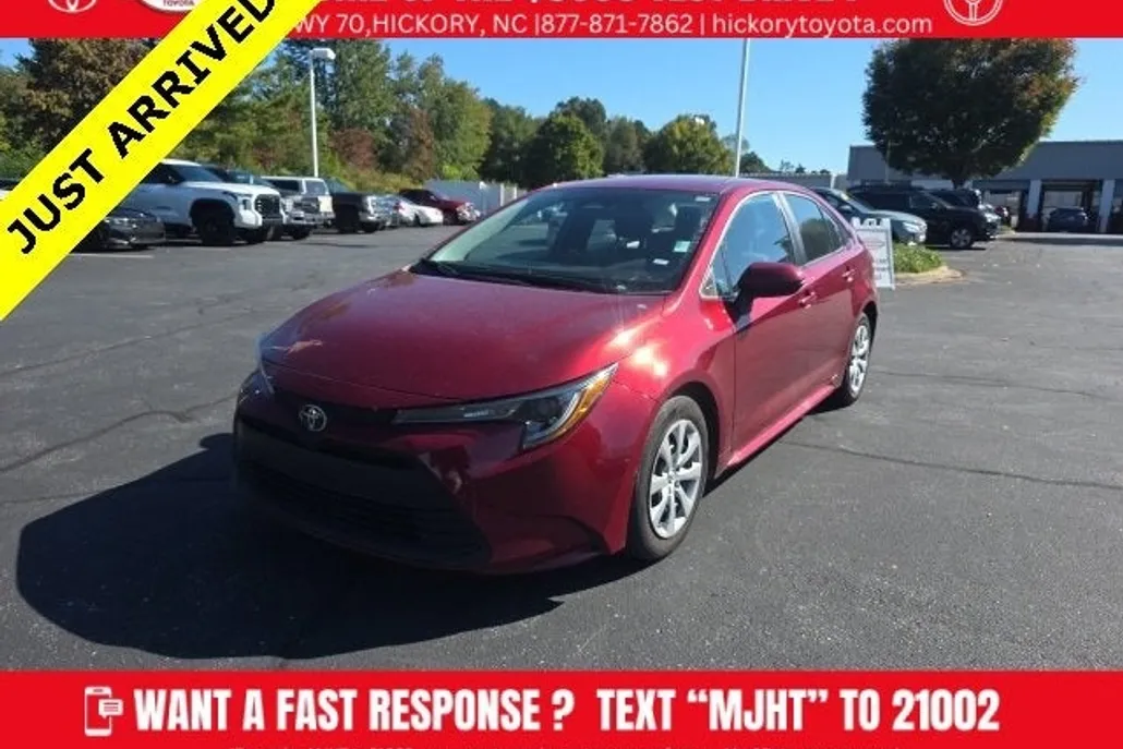 2024 Toyota Corolla LE photo 1