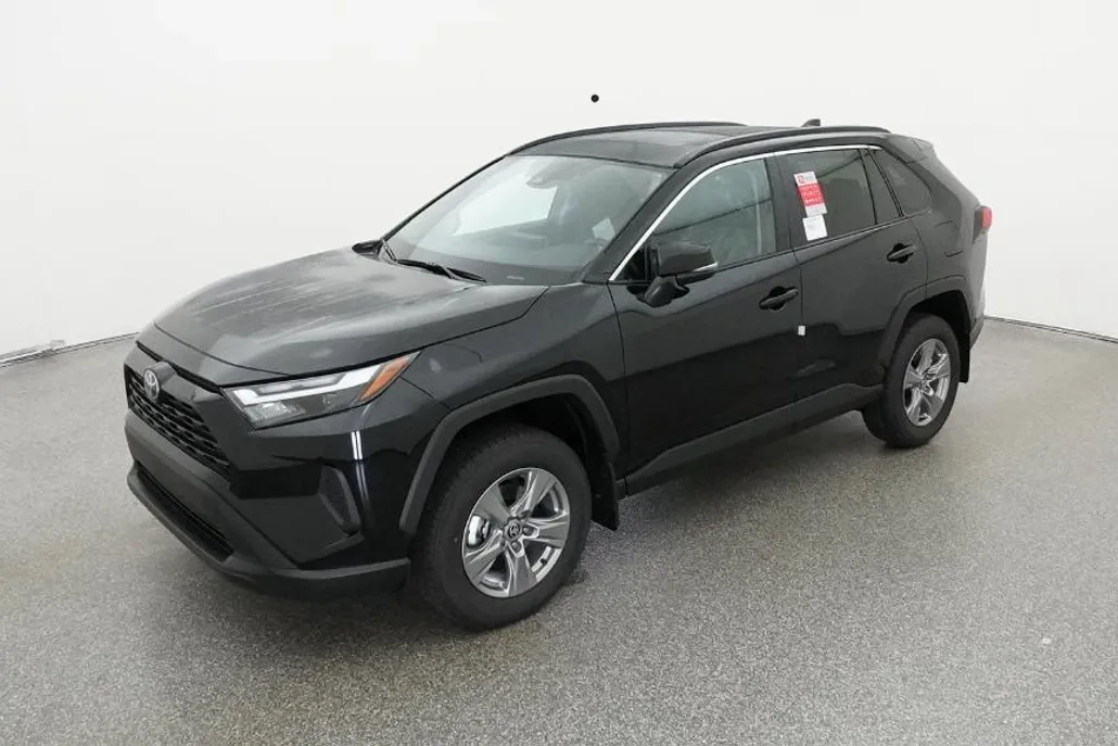 2025 Toyota RAV4 XLE photo 1