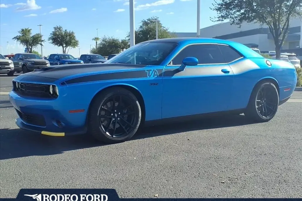 2023 Dodge Challenger R/T Scat Pack photo 1